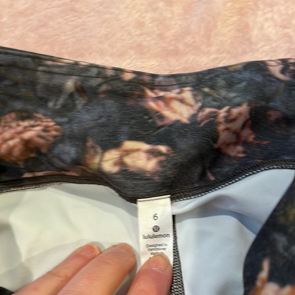 Lululemon frosted peony size 6 - Picture 3 of 3